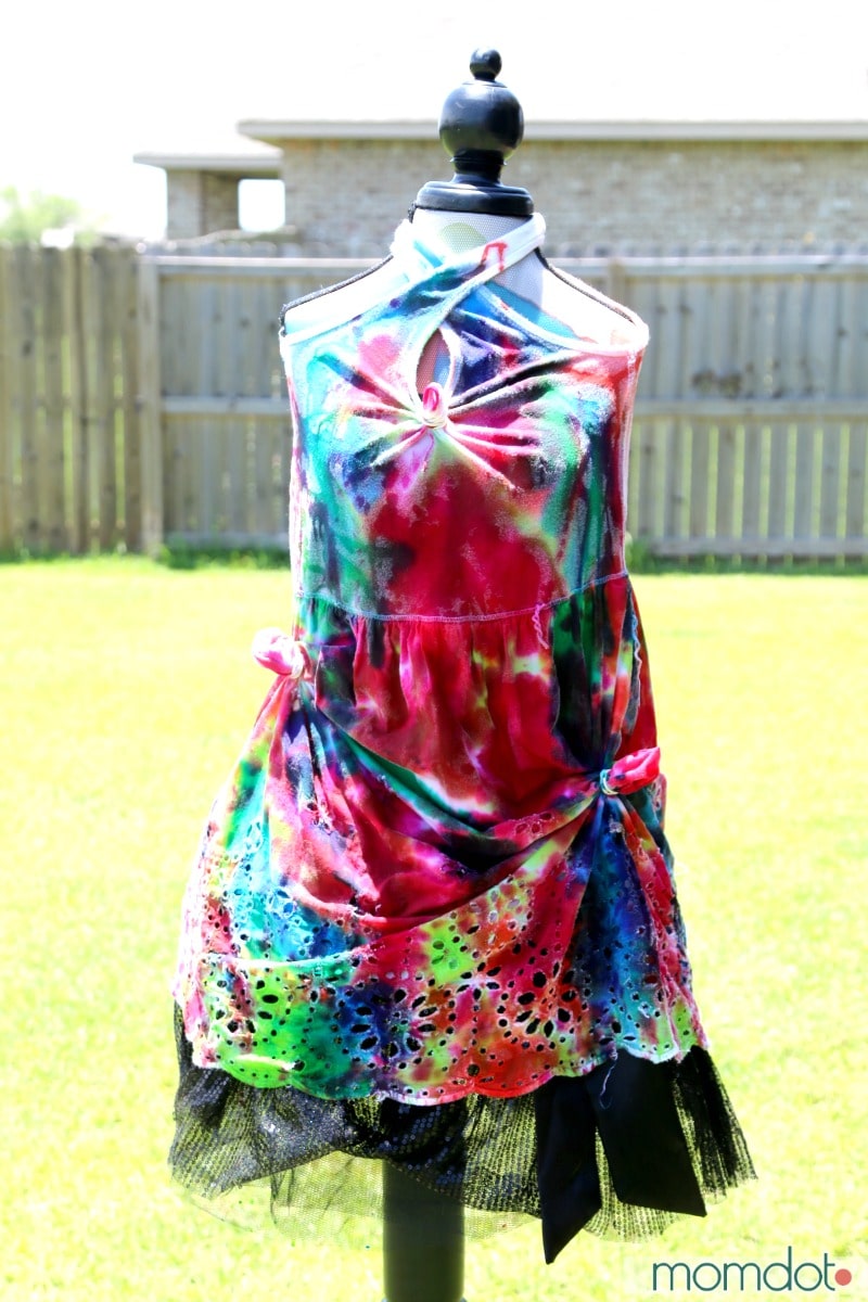 Water Gun Tie Dye : Summer Fun Trashing the Dress! Your kids will love tie dying their clothing no matter how they do it but this makes it ultra fun