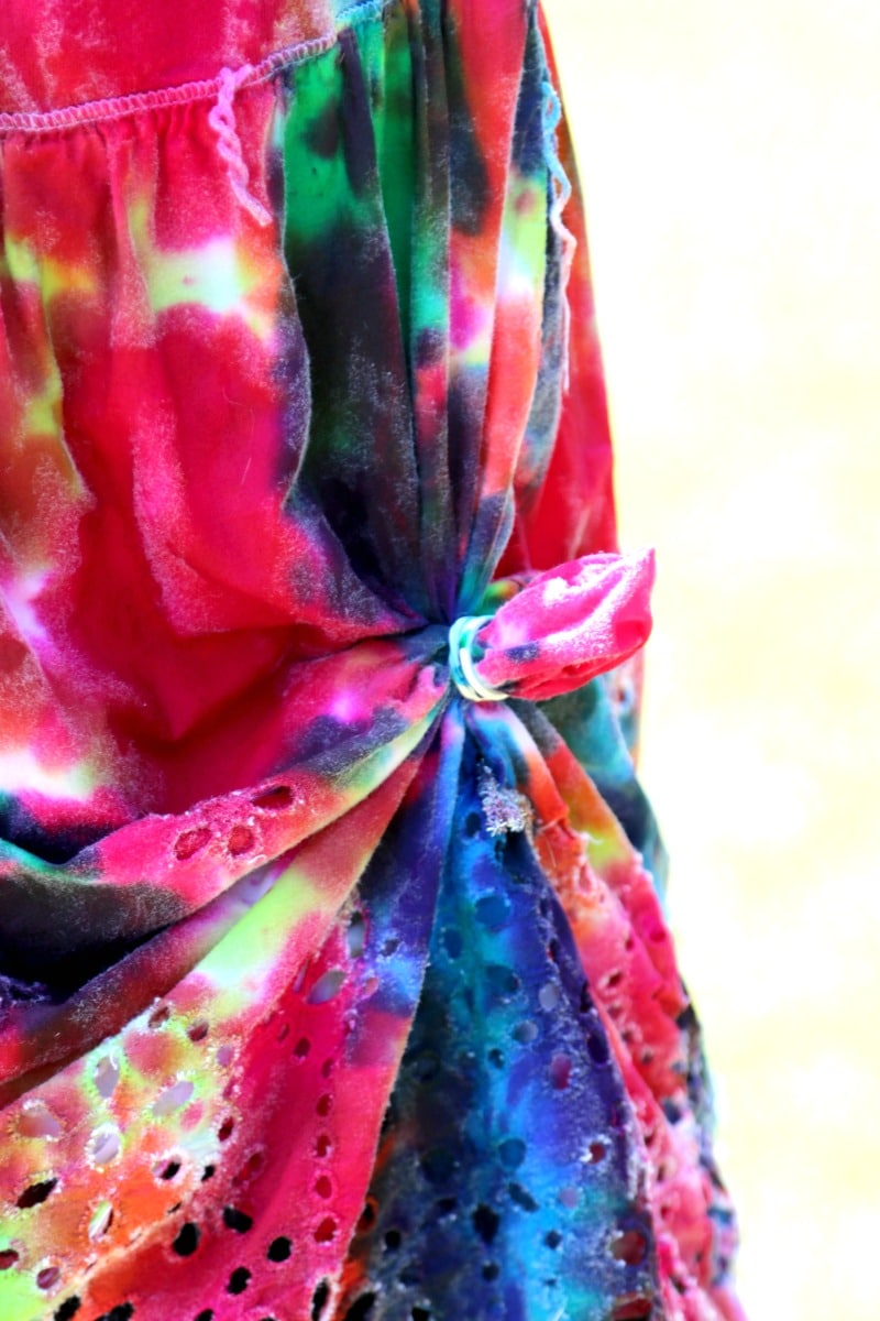 Water Gun Tie Dye : Summer Fun Trashing the Dress! Your kids will love tie dying their clothing no matter how they do it but this makes it ultra fun