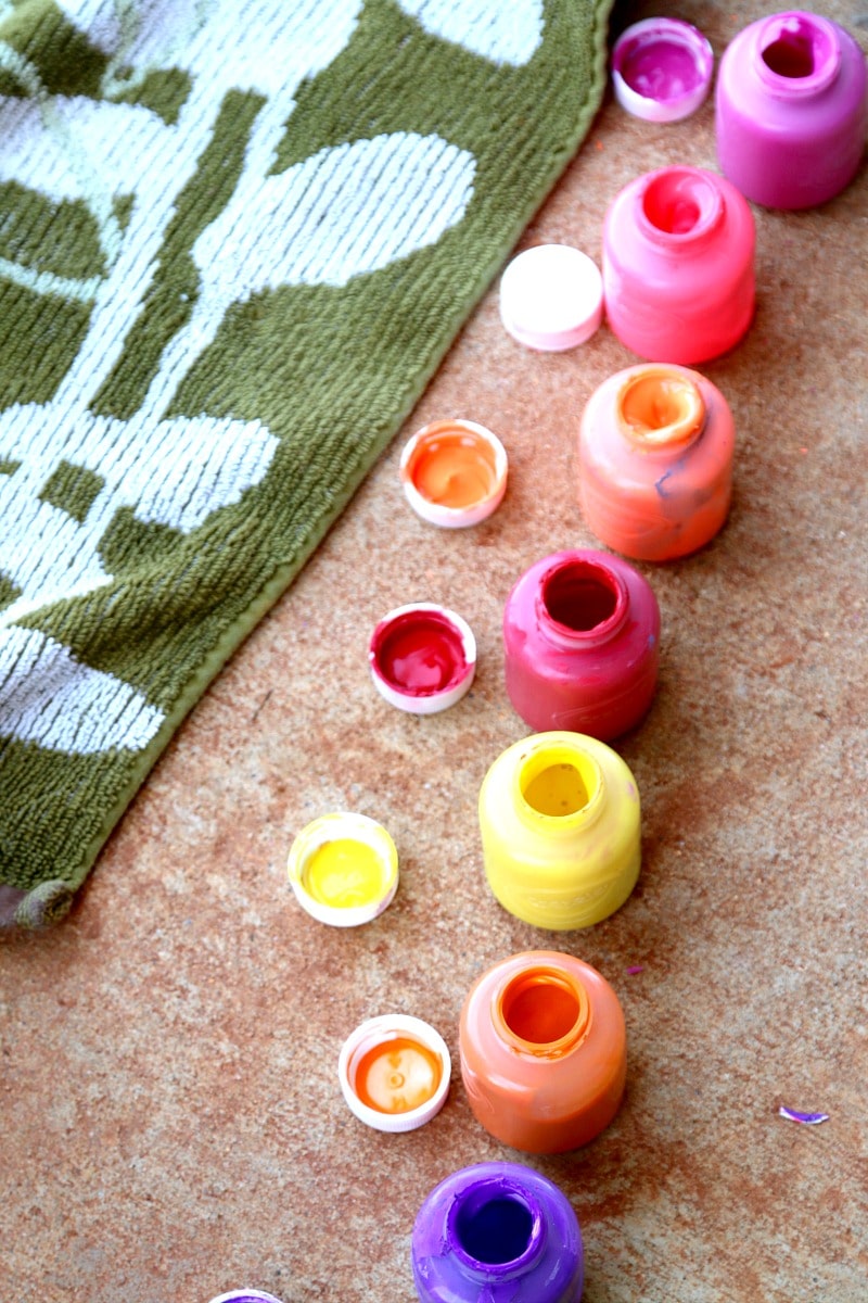 Concrete Paver Art: Make garden stones with inexpensive concrete pavers - kids love this 