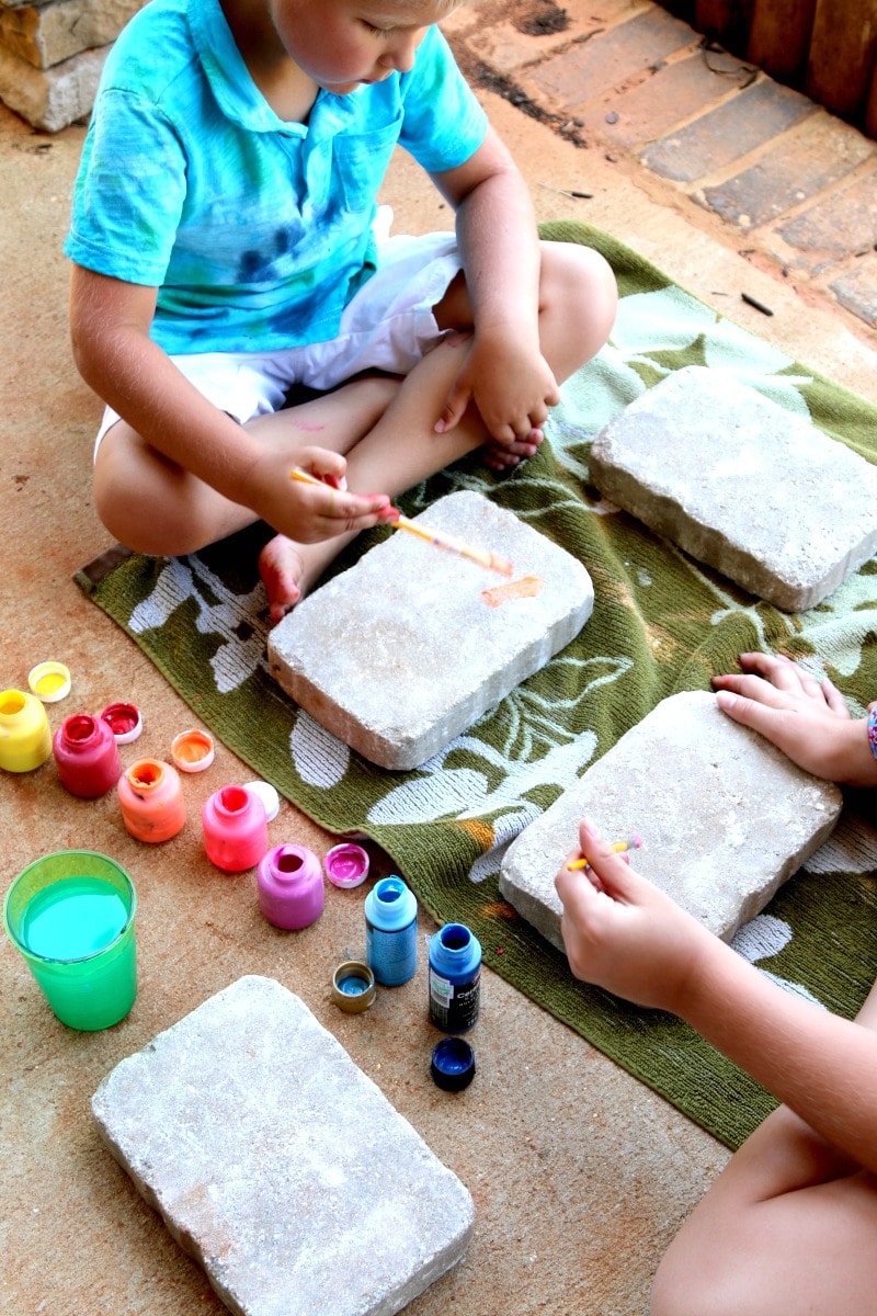 Concrete Paver Art: Make garden stones with inexpensive concrete pavers - kids love this 