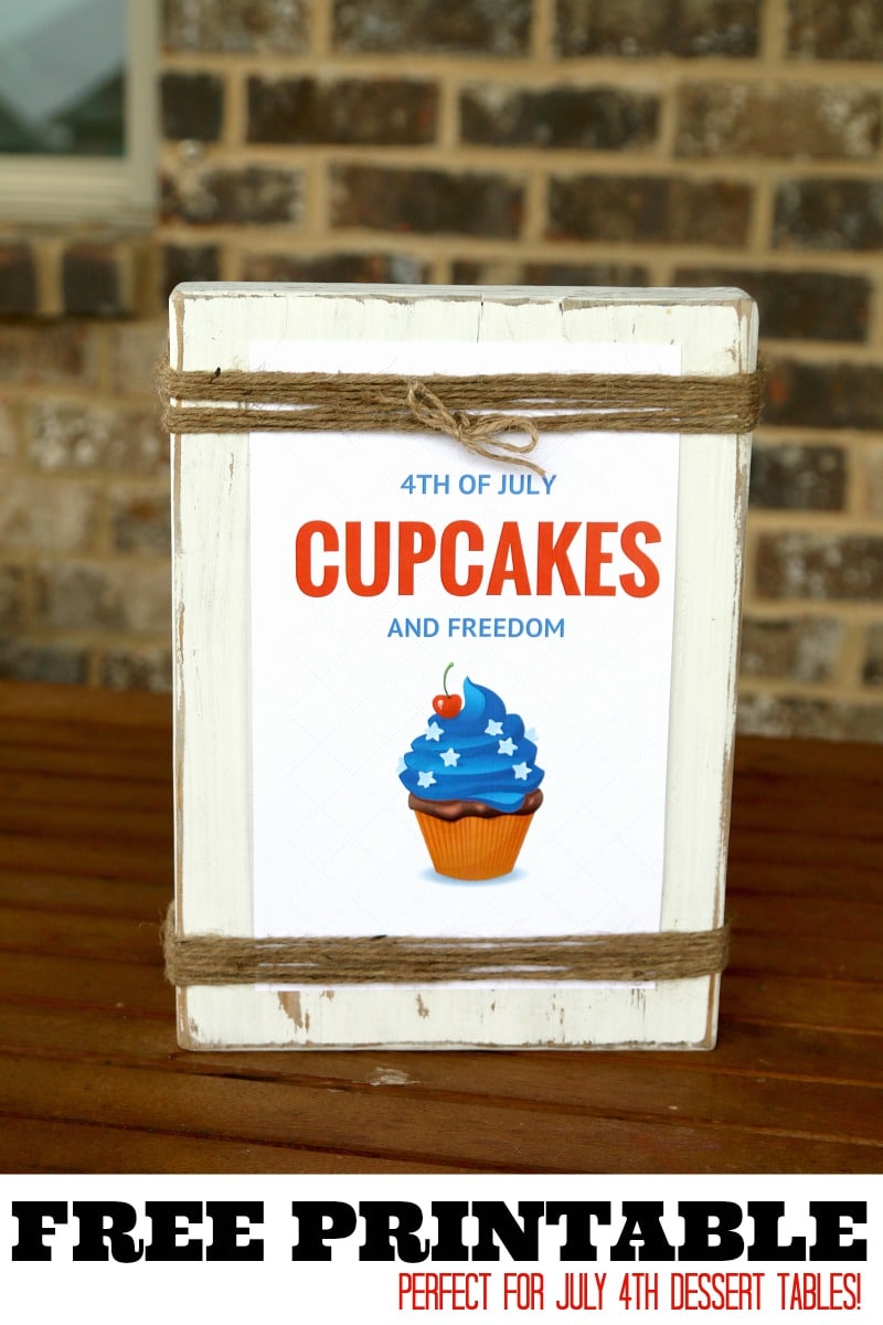 July 4th Free Printable: Cupcakes and Freedom, Perfect to decorate your July 4th Dessert table this year, just print the size you need and frame. Download PDF free here!
