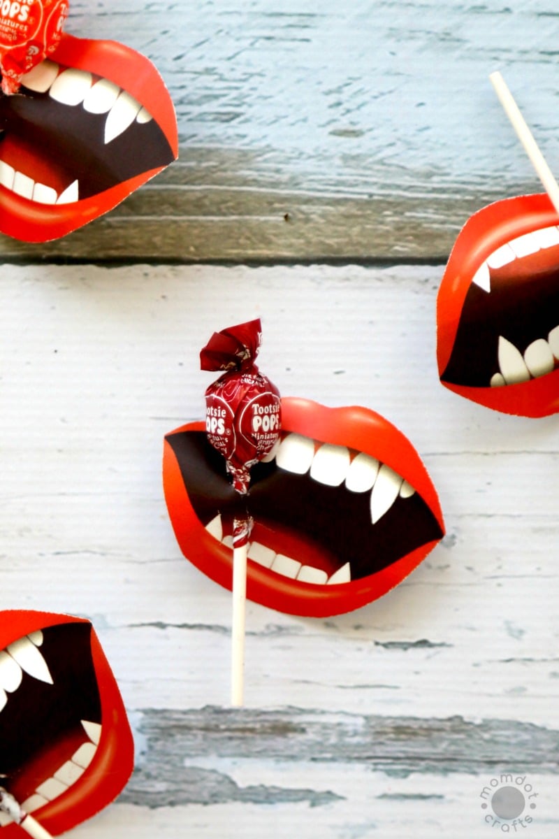 "I Vant to Suck Your Sucker!" Halloween Printable: Lollipop (Sucker) Vampire Print, just print and add to your sucker for a hilarious classroom party idea or to pass out on Halloween night. Easy craft without the work! 
