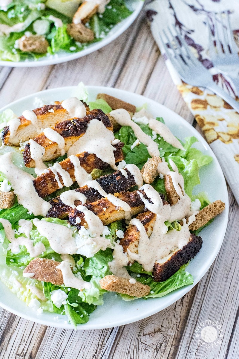 Cajun Chicken Caesar Salad Recipe - WOAH, SO GOOD! - Momdot.com