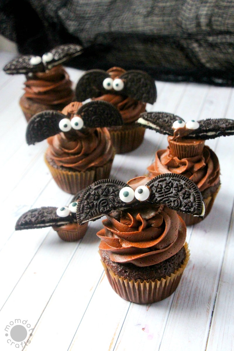 Bat Cupcakes : Make mini chocolate bats as cupcake toppers for instant Halloween Fun - Reeses and Oreos 