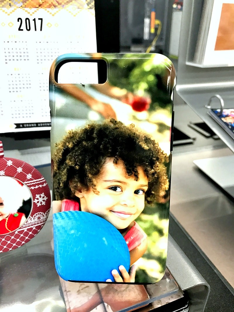 Cheap personalized Christmas gifts - get a customized christmas gift in an hour, canvas, phone case, cards and more! 