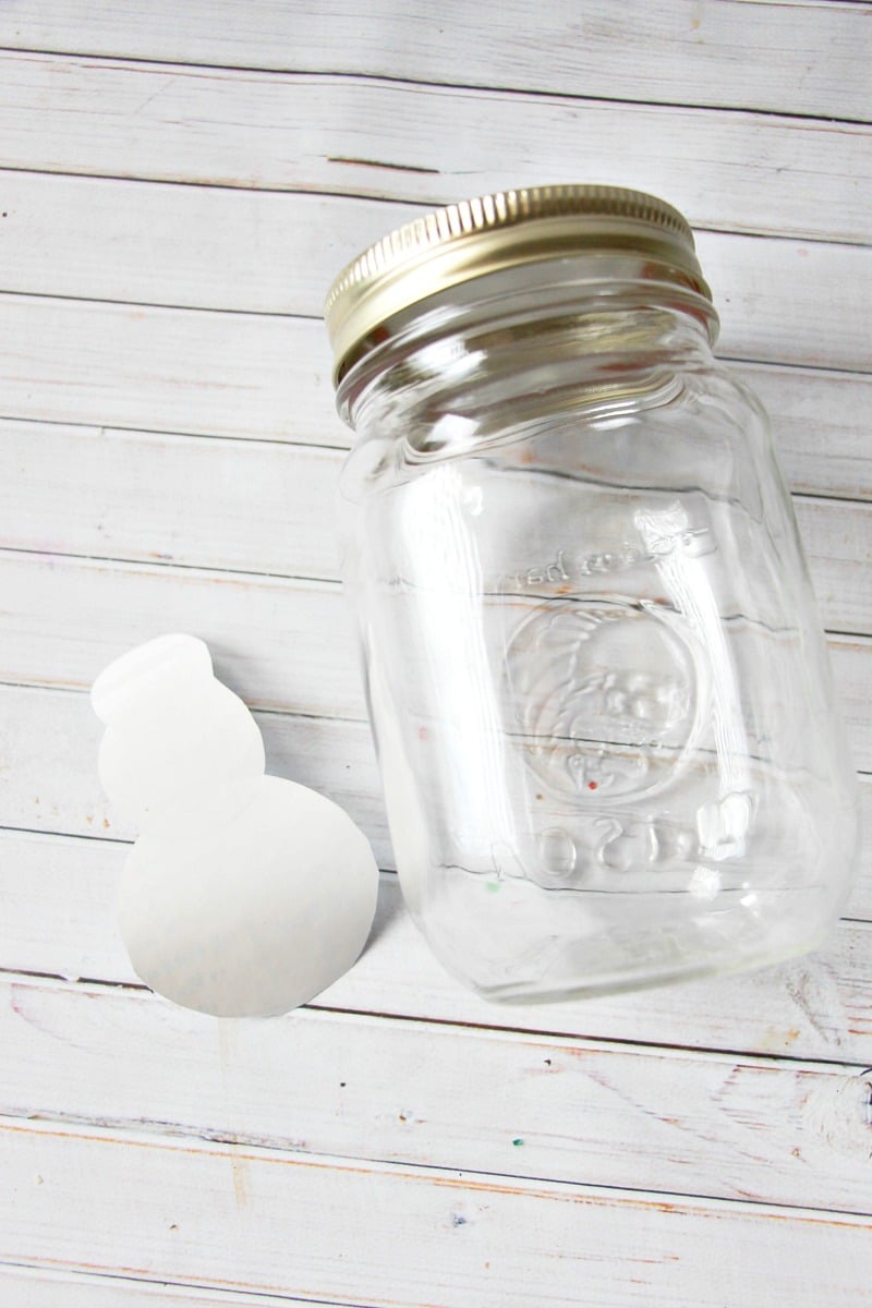snowman mason jar crafts - sparkly like snow, create a mason jar centerpiece that is totally cute! Easy DIY instructions