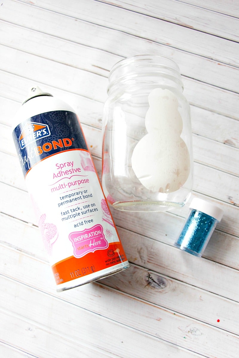 snowman mason jar crafts - sparkly like snow, create a mason jar centerpiece that is totally cute! Easy DIY instructions