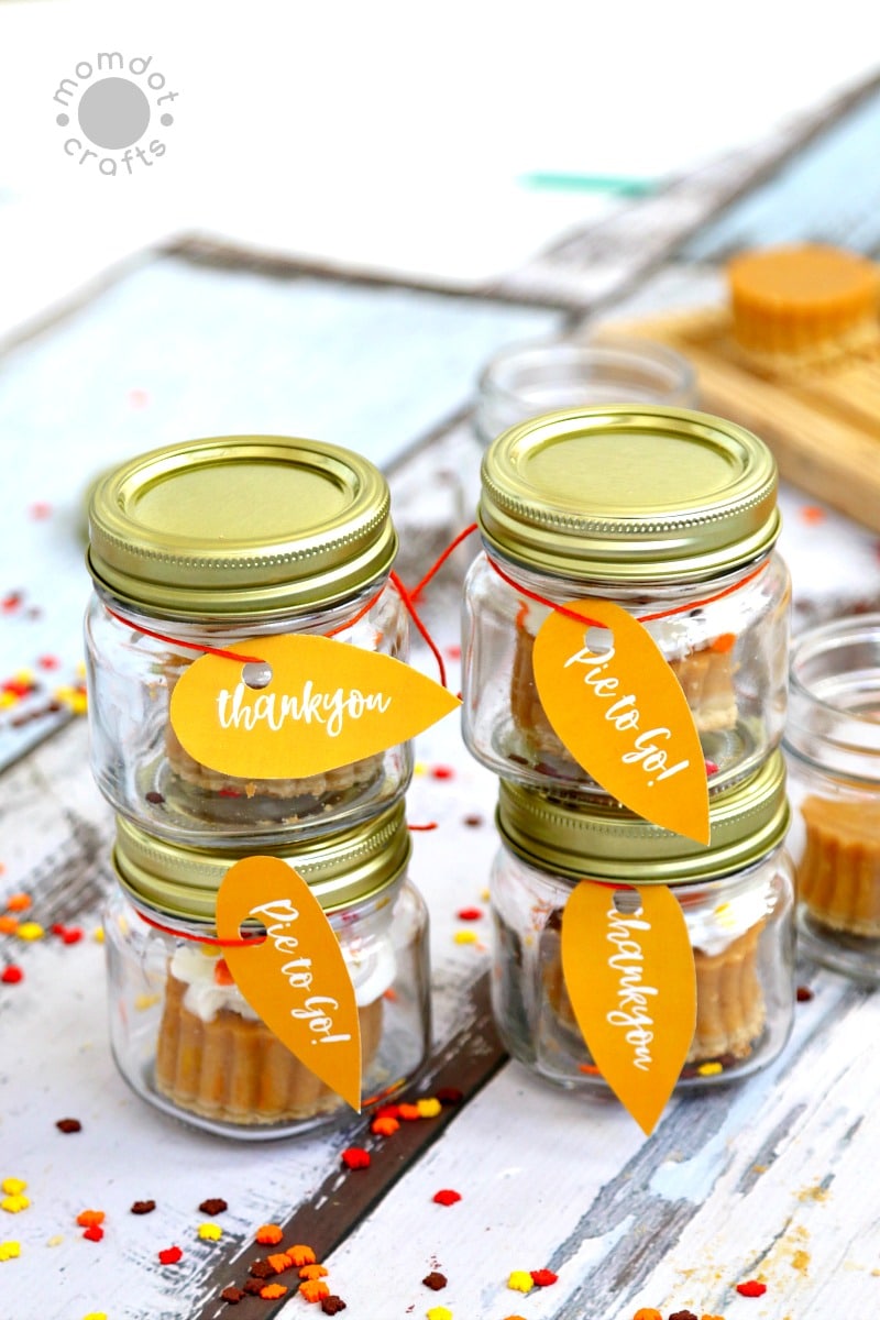 Pumpkin Pie to Go! Add pumpkin pie to mason jars and pass out to Thanksgiving Guests to go in an adorable sweet treat, here is how we did it with almost NO WORK