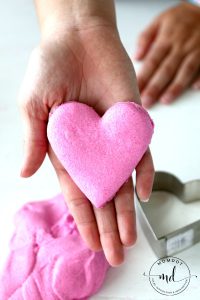 Kinetic Slime Recipe that holds shapes, Kinetic Slime DIY , a perfect slime for cookie cutters, use over and over
