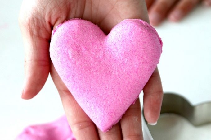 Kinetic Slime Recipe that holds shapes, Kinetic Slime DIY , a perfect slime for cookie cutters, use over and over