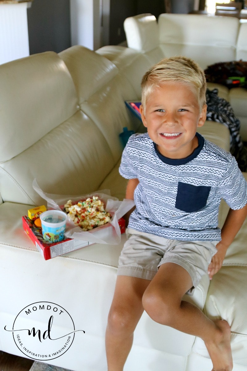 Make a Movie Theater Style Snack box at home, under 5 minute DIY to keep snacks stable while watching a movie