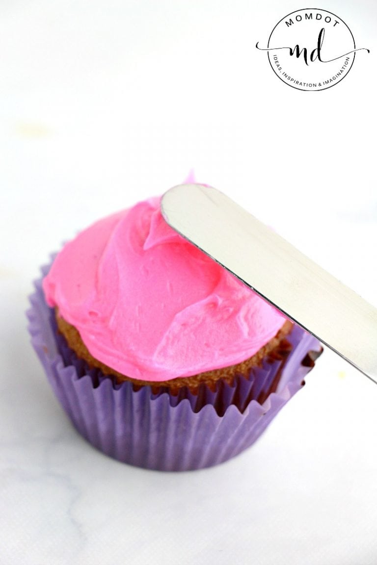 Mermaid Cupcake Recipe With Chocolate Tail Toppers Momdot mermaid-cupcake-recipe-with-chocolate-tail-toppers-momdot