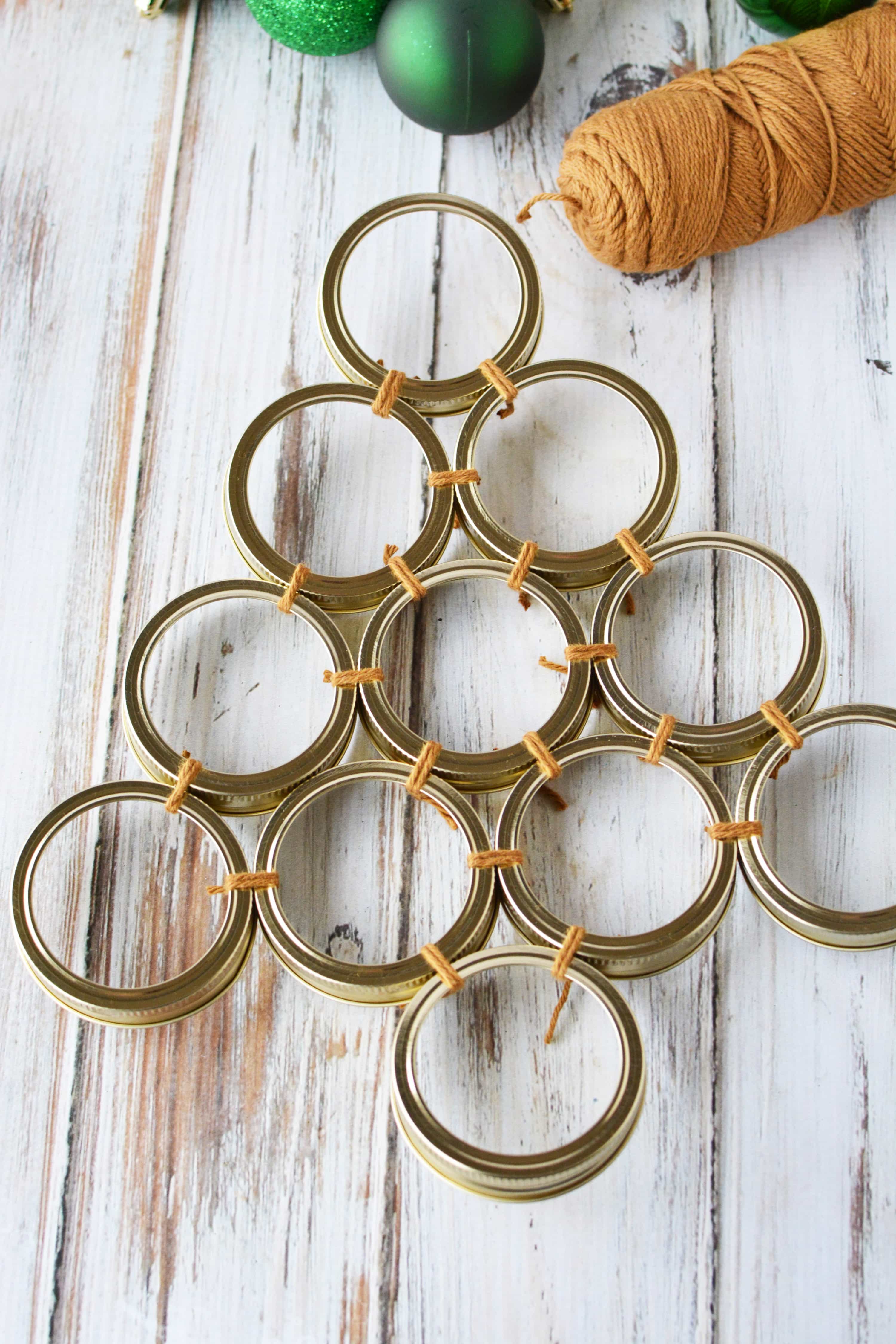 mason-jar-lid-christmas-wreath-mason-jar-lid-crafts-fun-momdot