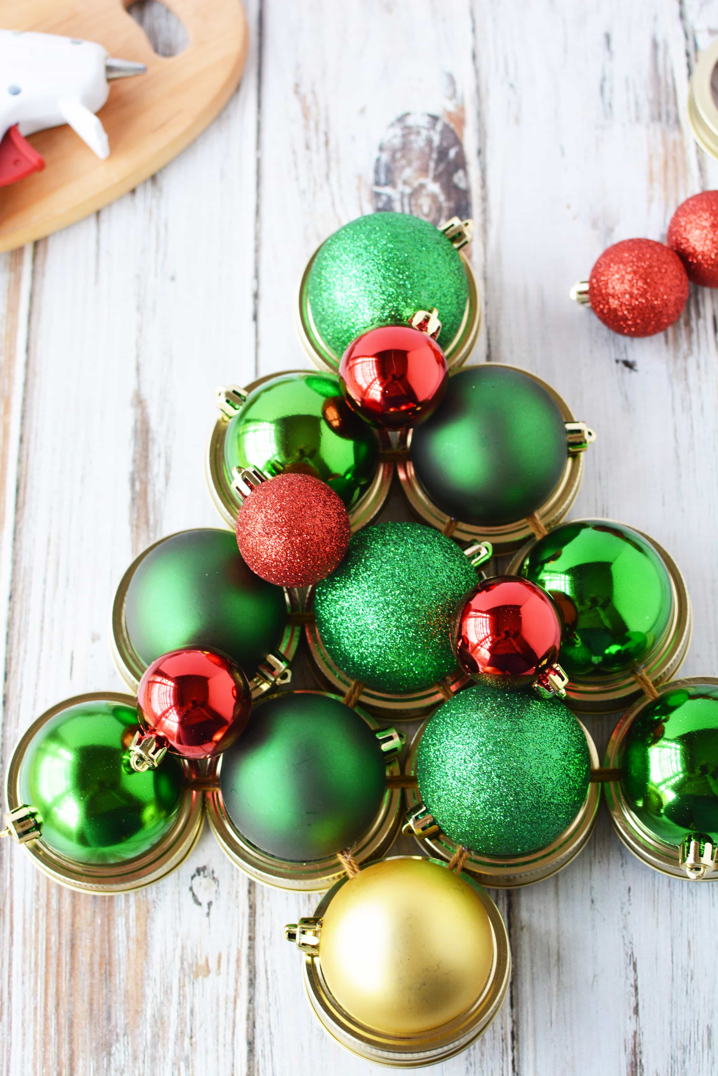 Mason Jar Crafts | Mason Jar Lid Wreath | Christmas Wreath Tutorial using Mason Jar Lids | Holiday Mason Jar Crafts