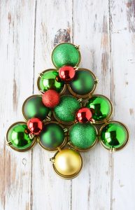 Mason Jar Lid Wreath | Christmas Wreath Tutorial using Mason Jar Lids | Holiday Mason Jar Crafts