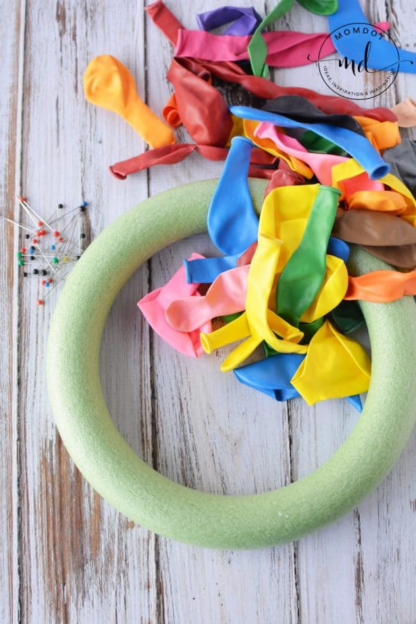 DIY Wreath How to make a Birthday Balloon Wreath