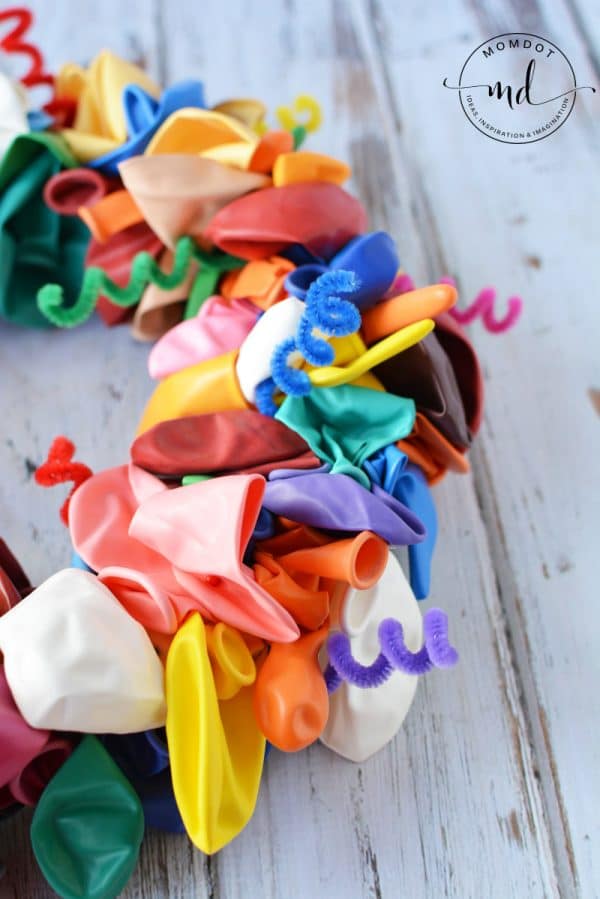 DIY Wreath How to make a Birthday Balloon Wreath