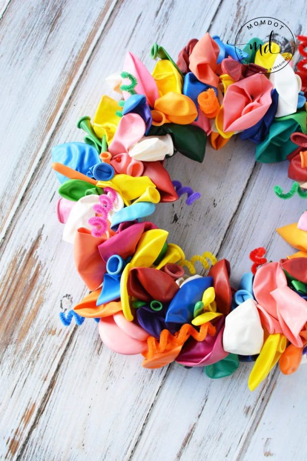 DIY Wreath How to make a Birthday Balloon Wreath