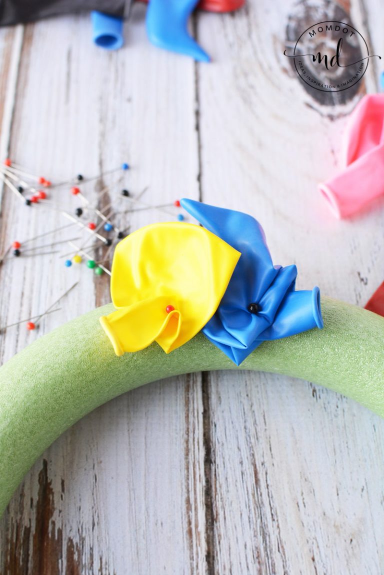 DIY Wreath How to make a Birthday Balloon Wreath