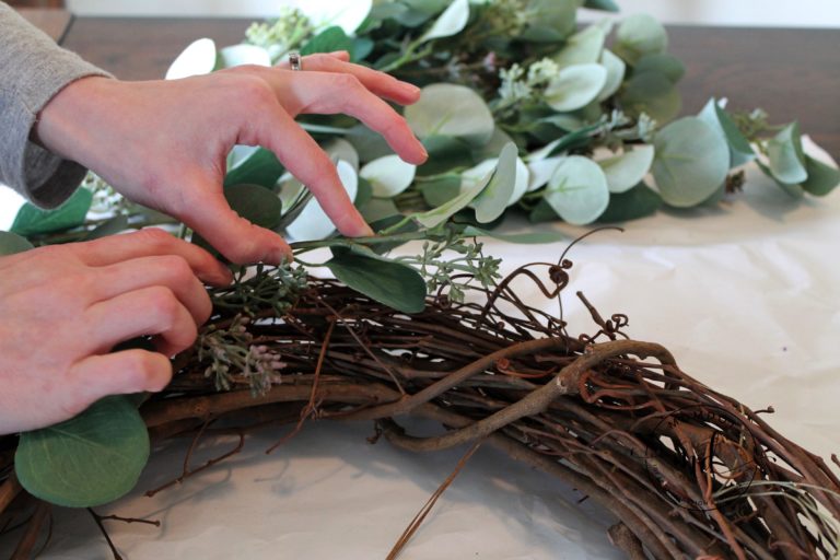 Easy DIY Grapevine Wreath: How to Make an Eye Catching Display