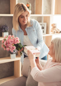 gift ideas for your boyfriend's mom