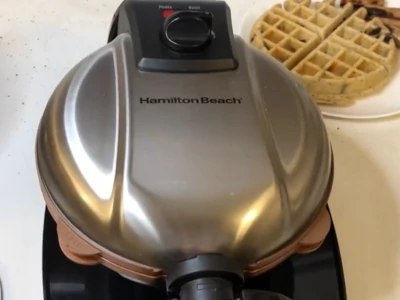 Hamilton Beach 26031 Belgian Waffle Maker