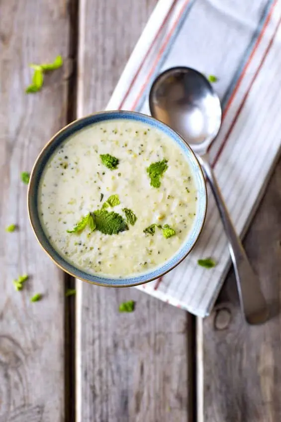 Creamy cheesy broccoli soup